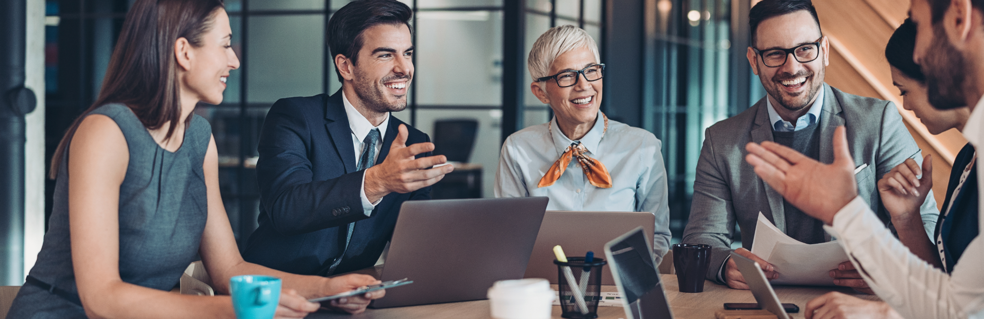 brainstorming vidéo logo site réseaux sociaux miro notion strormboard figjam mindmeister slido